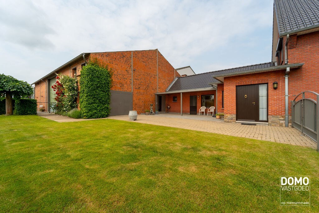 UNIEKE WONING MET 2 RUIME LOODSEN OP PERCEEL VAN 58A49CA 