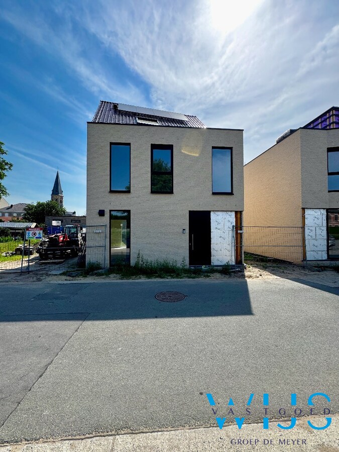 Moderne gezinswoning met 4 slaapkamers en tuin 