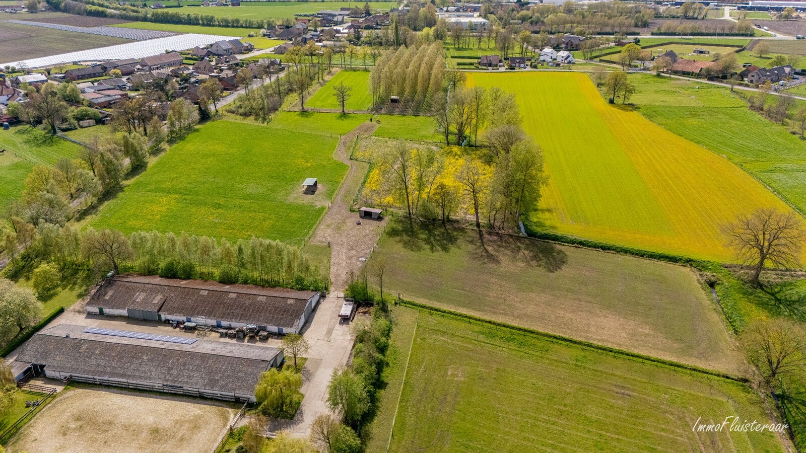 Woning met stalgebouwen en buitenpiste op ca. 6ha te Bocholt 