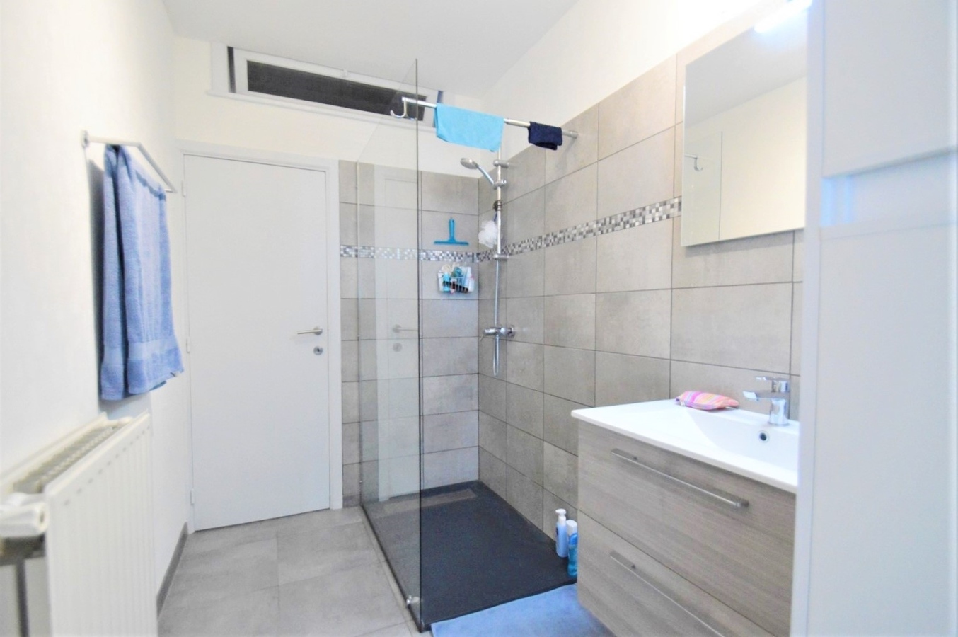 Zonnig, gerenoveerd hoekappartement met garage - Heist 