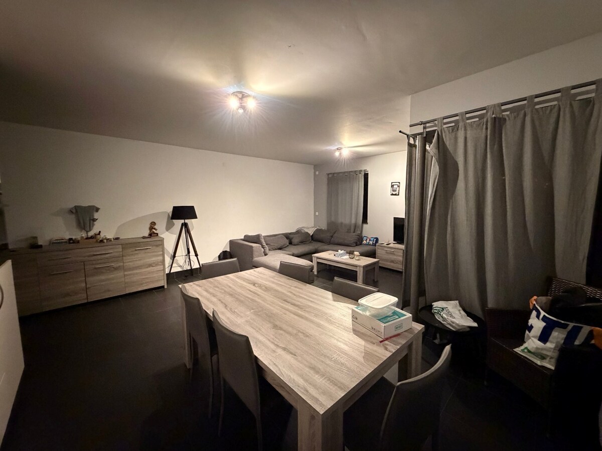Gelijkvloers 1-slpk appartement nabij voorzieningen 