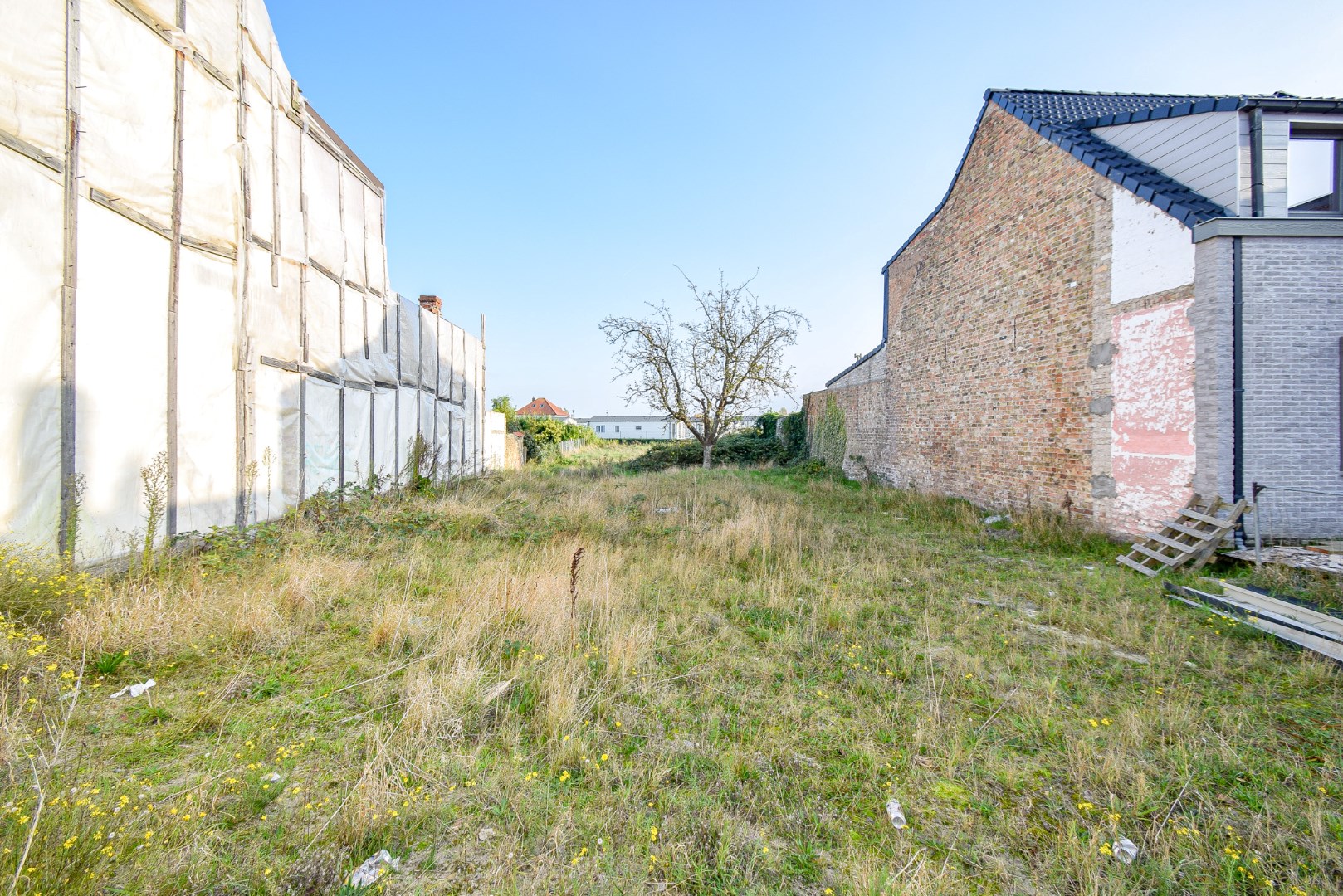 Ruim perceel bouwgrond op 990 m² langs verbindingsweg tussen Middelkerke &amp; Nieuwpoort 