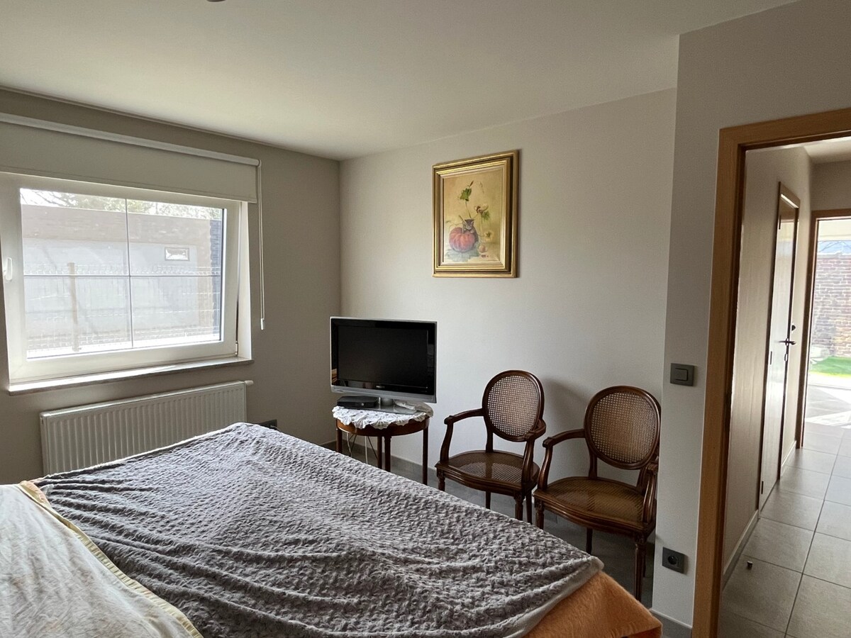 Luxueus én ruim gelijkvloers appartement in rustige omgeving. 