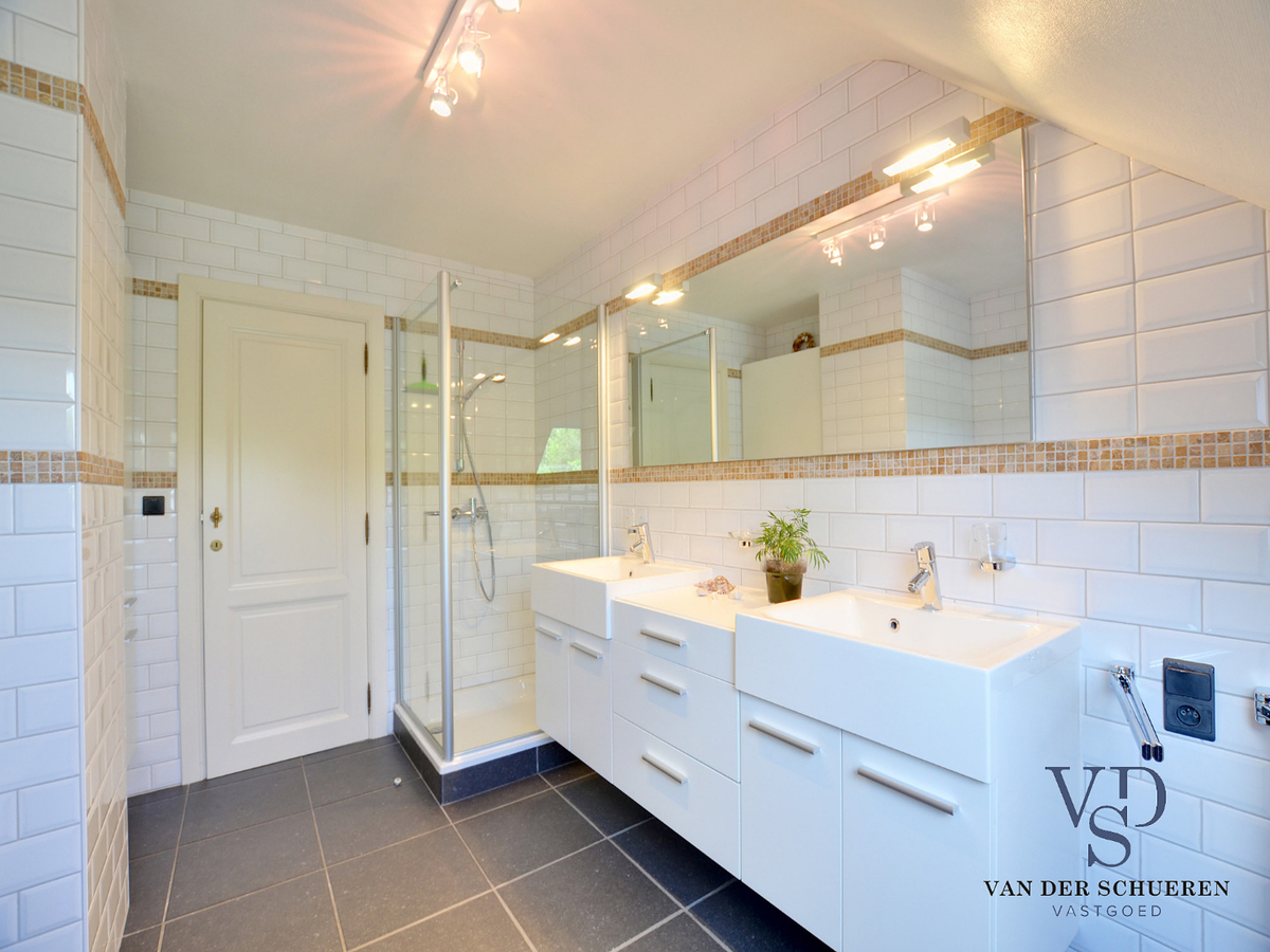 Ruime, tijdloze villa. Uitstekende ligging. 