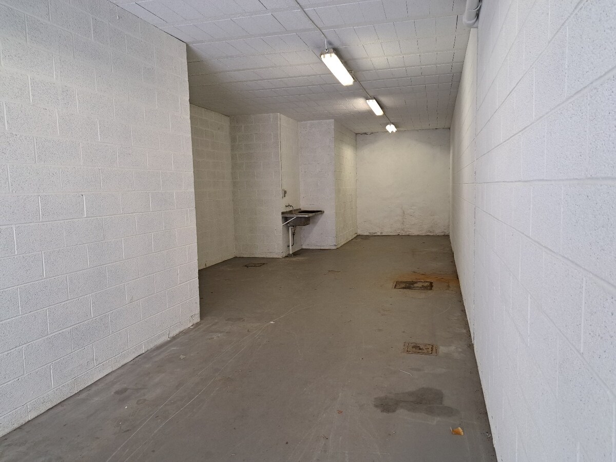 Rare coeur de ville entrepôt/ garage 