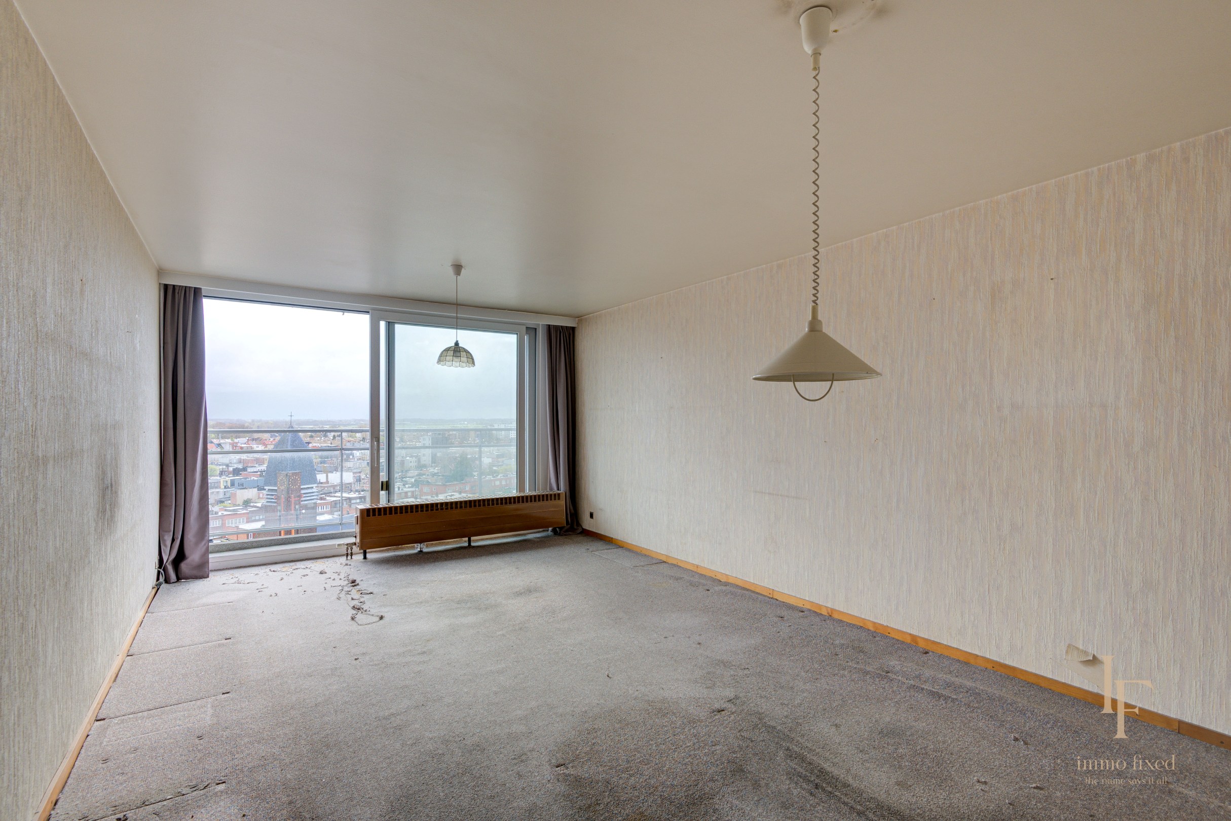 Te renoveren parel met potentieel + garagebox te Berchem! 