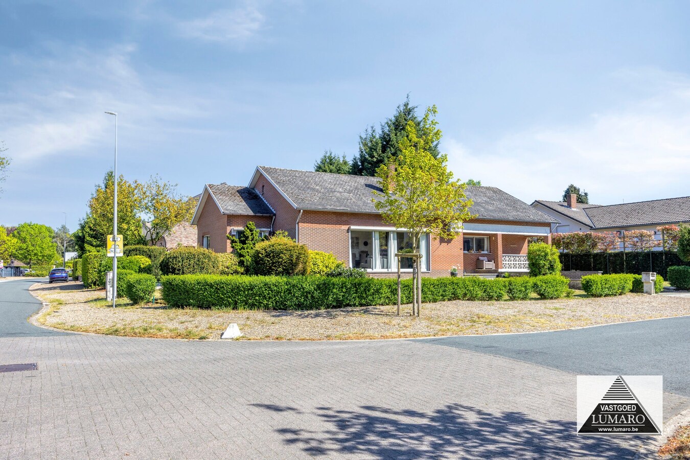 Residentiel gelegen woning met 3 ( 5 ) slaapkamers, garage. Bosomgeving! Gelijkvloers wonen. 