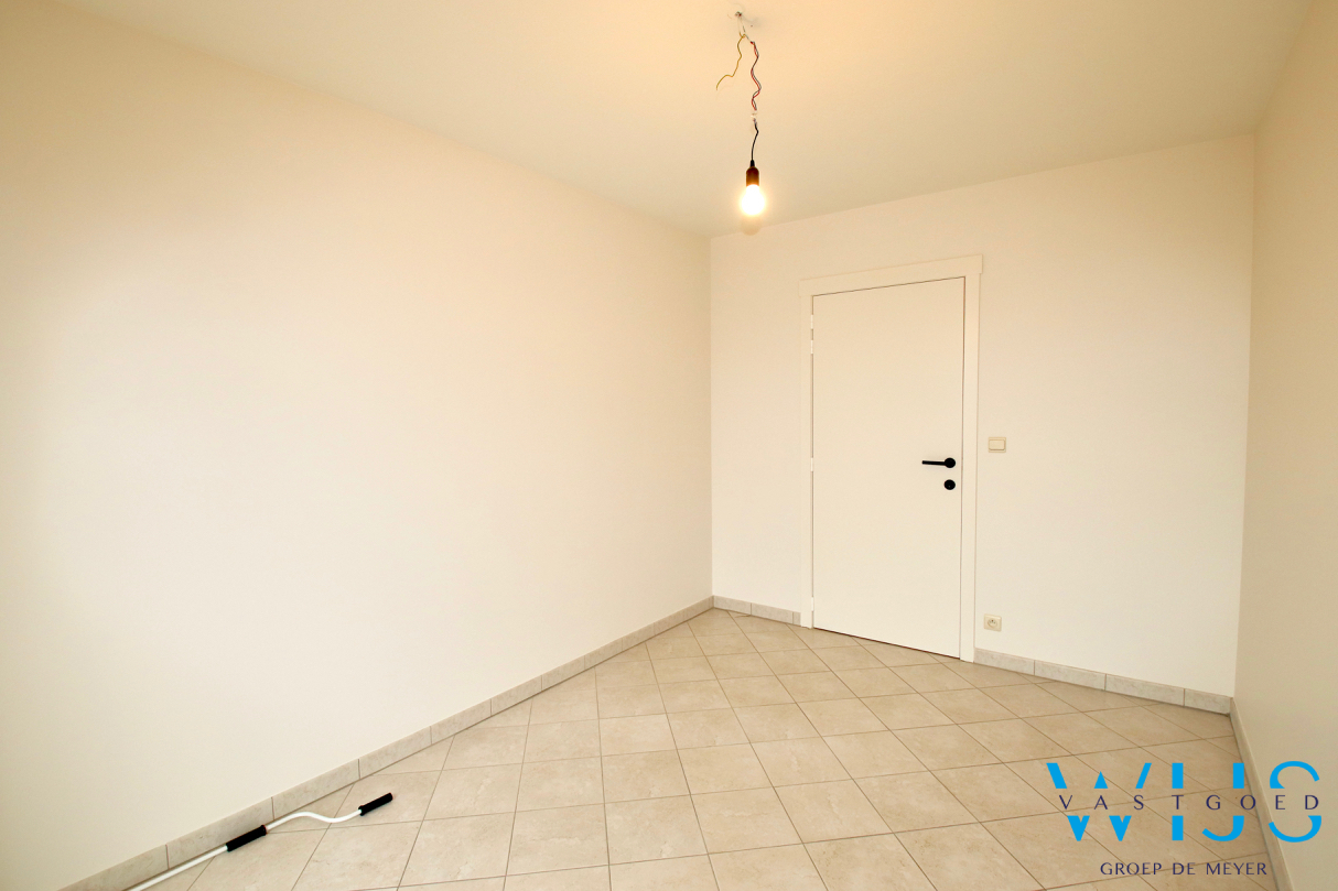 Instapklaar 3 slaapkamerappartement met garage in hartje Assenede ! 