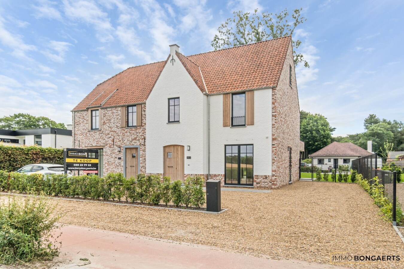 Volledig afgewerkte nieuwbouwwoning met 4 slaapkamers. 