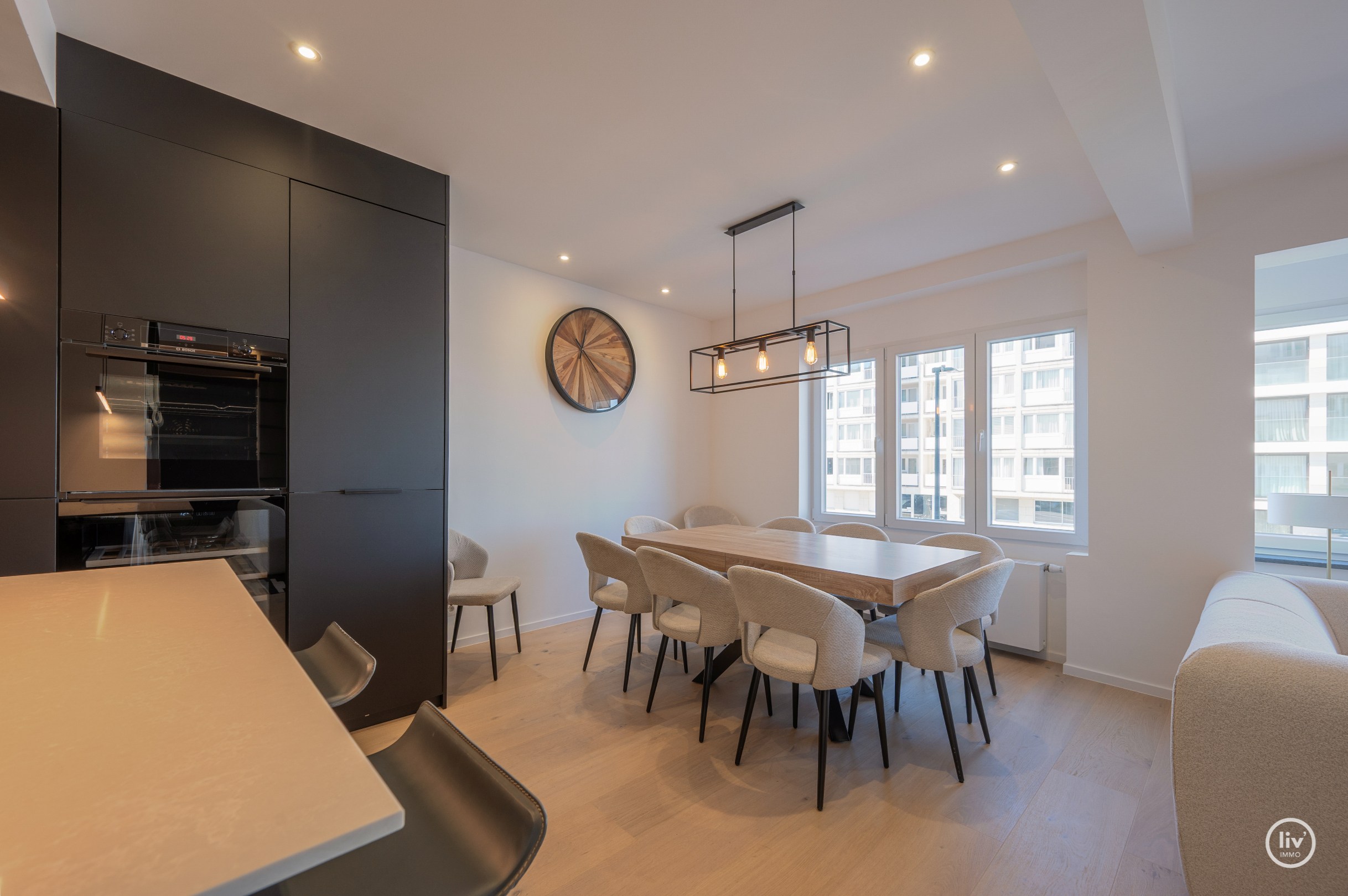 Prachtig gerenoveerd appartement nabij het Albertstrand met zijdelings zeezicht 