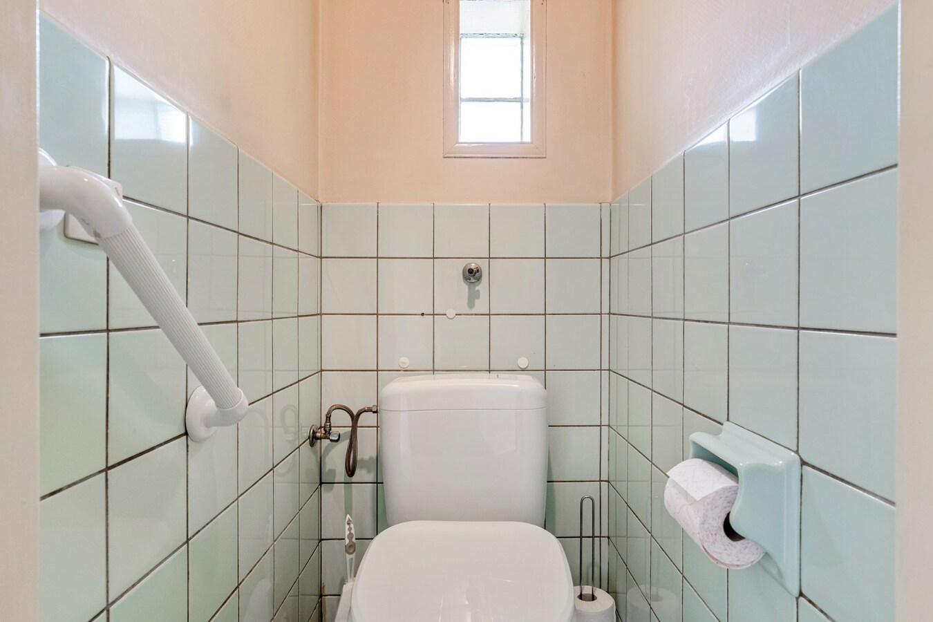 Te renoveren halfvrijstaande gezinswoning op een perceel van 5a03ca te Neeroeteren! 