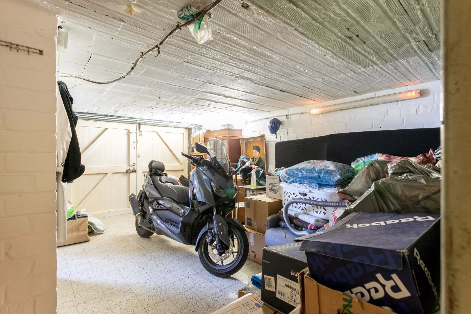 Op te frissen 3-gevel woning met 3 slpk te Halle 