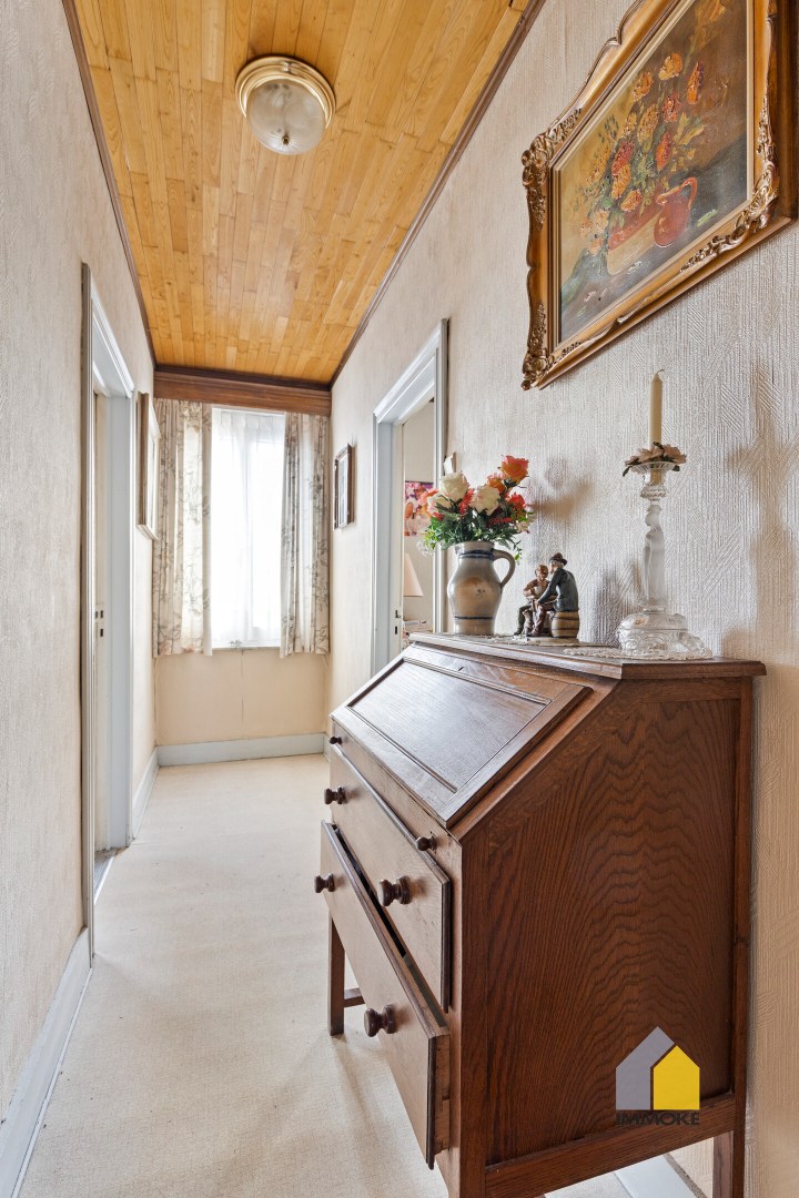 Te renoveren woning met 4 slpks, polyvalente ruimte en knusse tuin. 