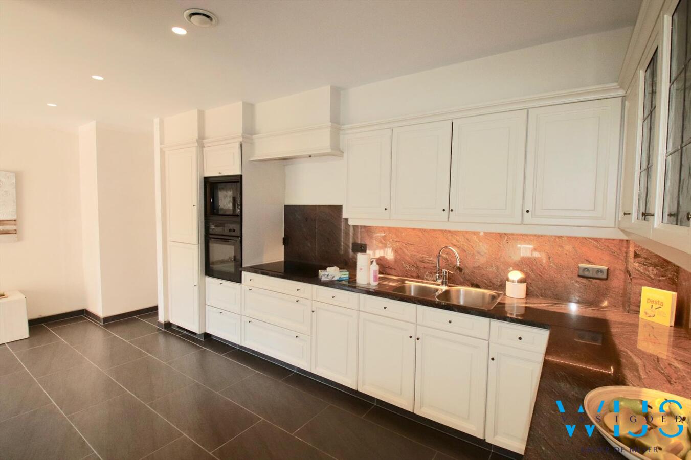 Gerenoveerd (2017) en gezellig woonhuis in hartje Ertvelde. 