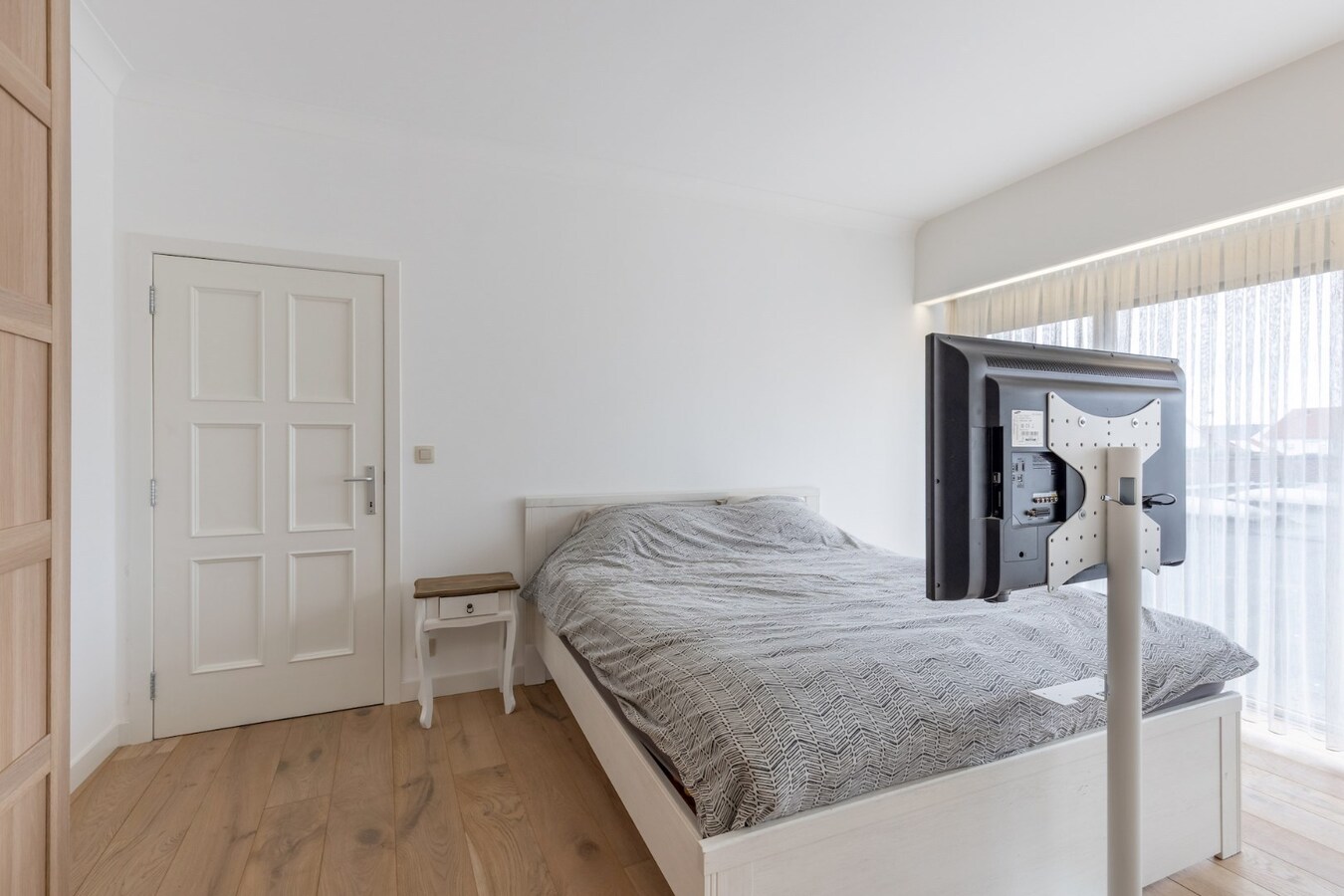 Modern en comfortabel gerenoveerd appartement op de eerste verdieping in het centrum van Neeroeteren 