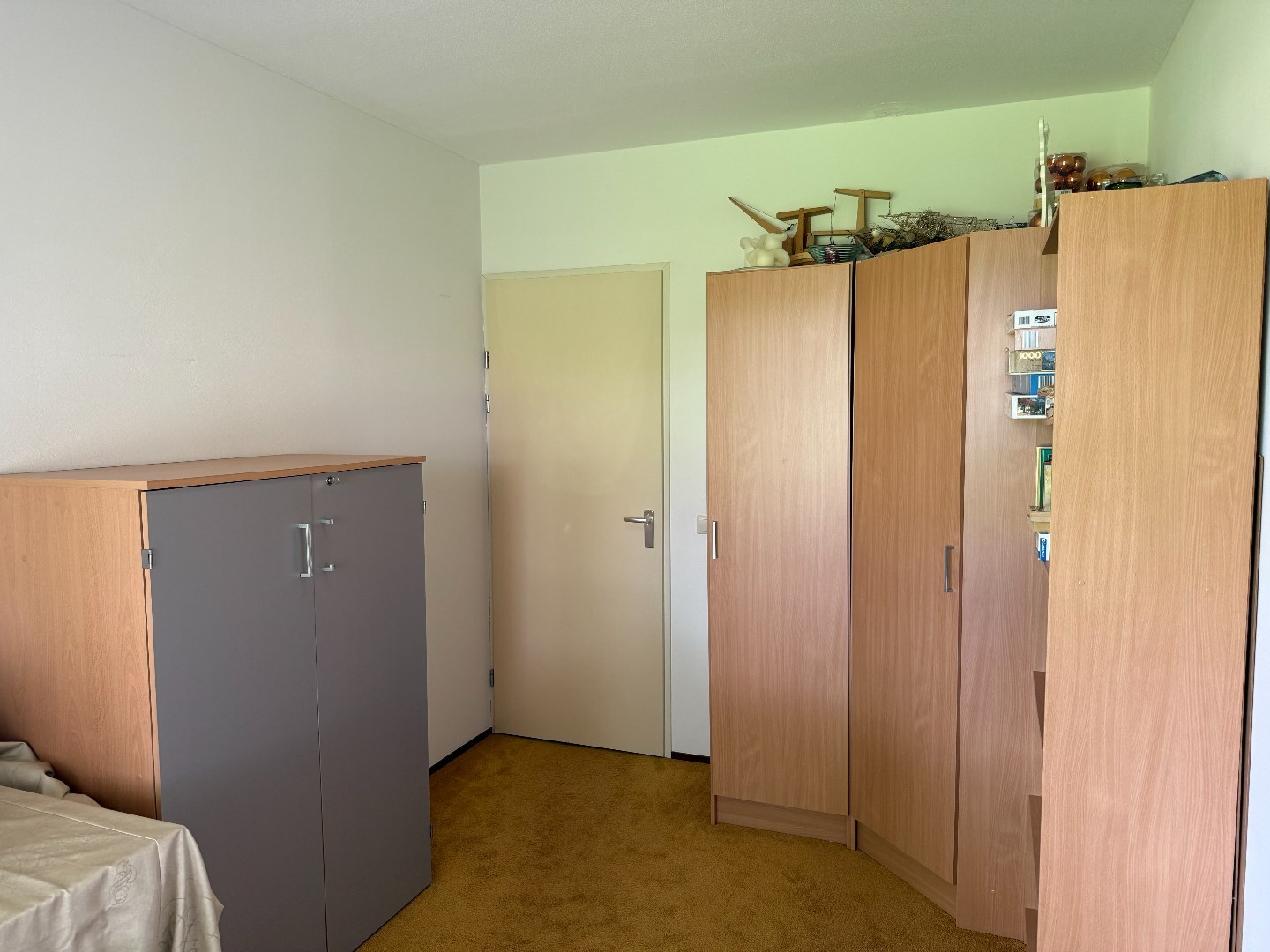 Royale 3 kamer benedenwoning met 2 slaapkamers, ruim terras en is gelegen op eigen grond. 