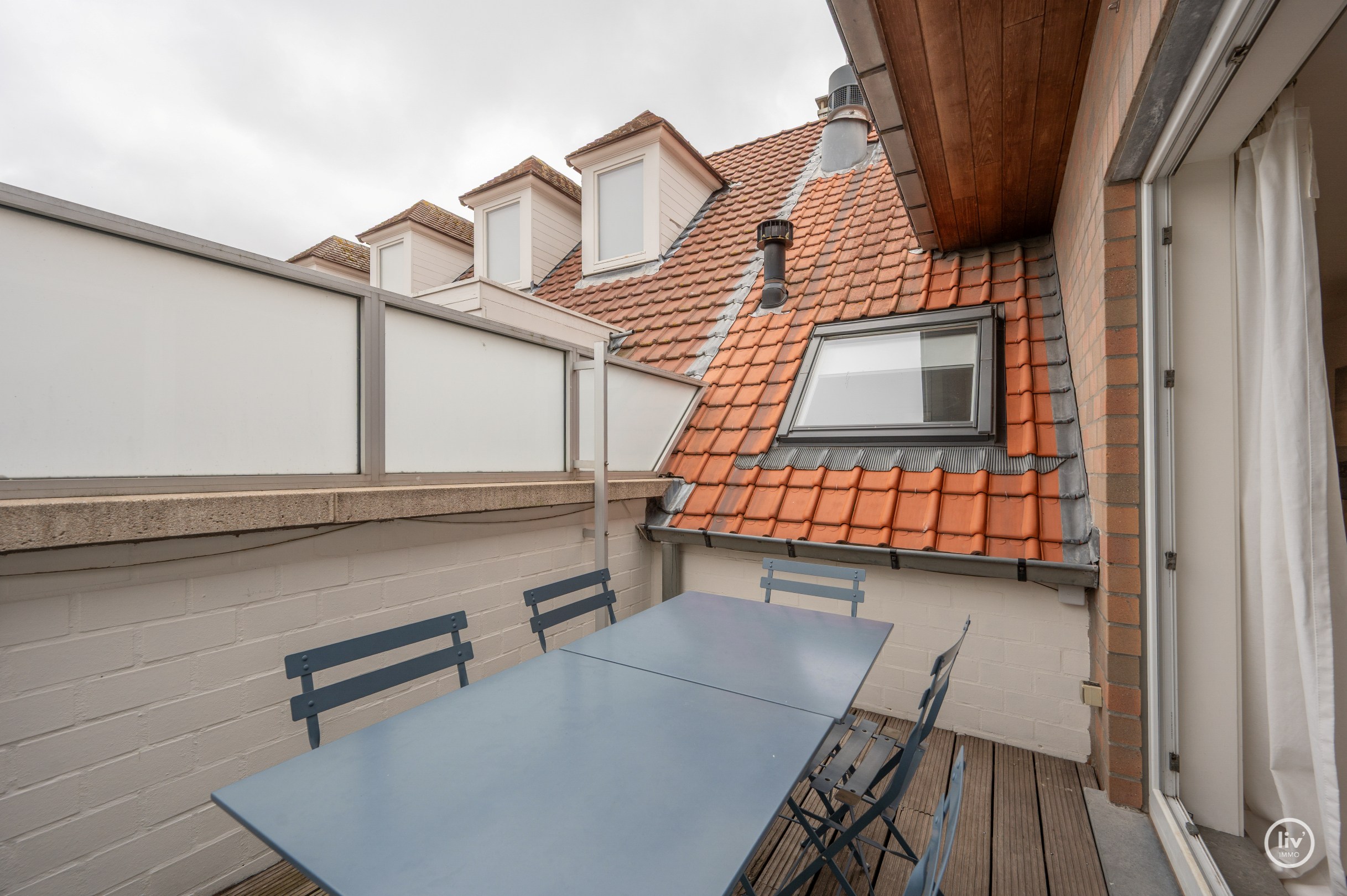 Zuidgericht en tevens instapklaar 4-slaapkamer appartement (159m2!) voorzien van 2 ruime terrassen met mogelijkheid tot aankoop van een XL-garagebox. 