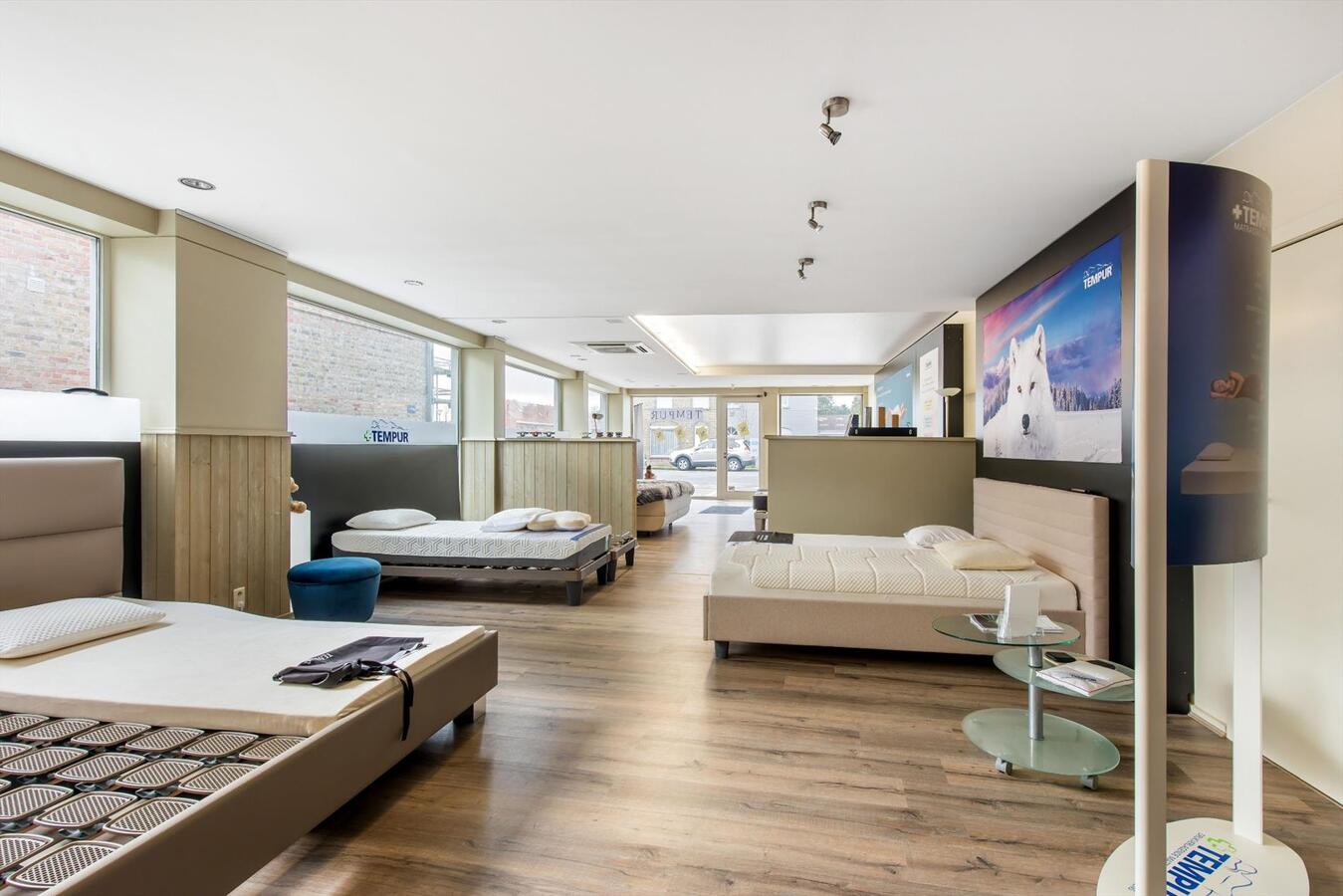 Uitstekend gelegen, gelijkvloerse handelsruimte in het centrum van Diksmuide 