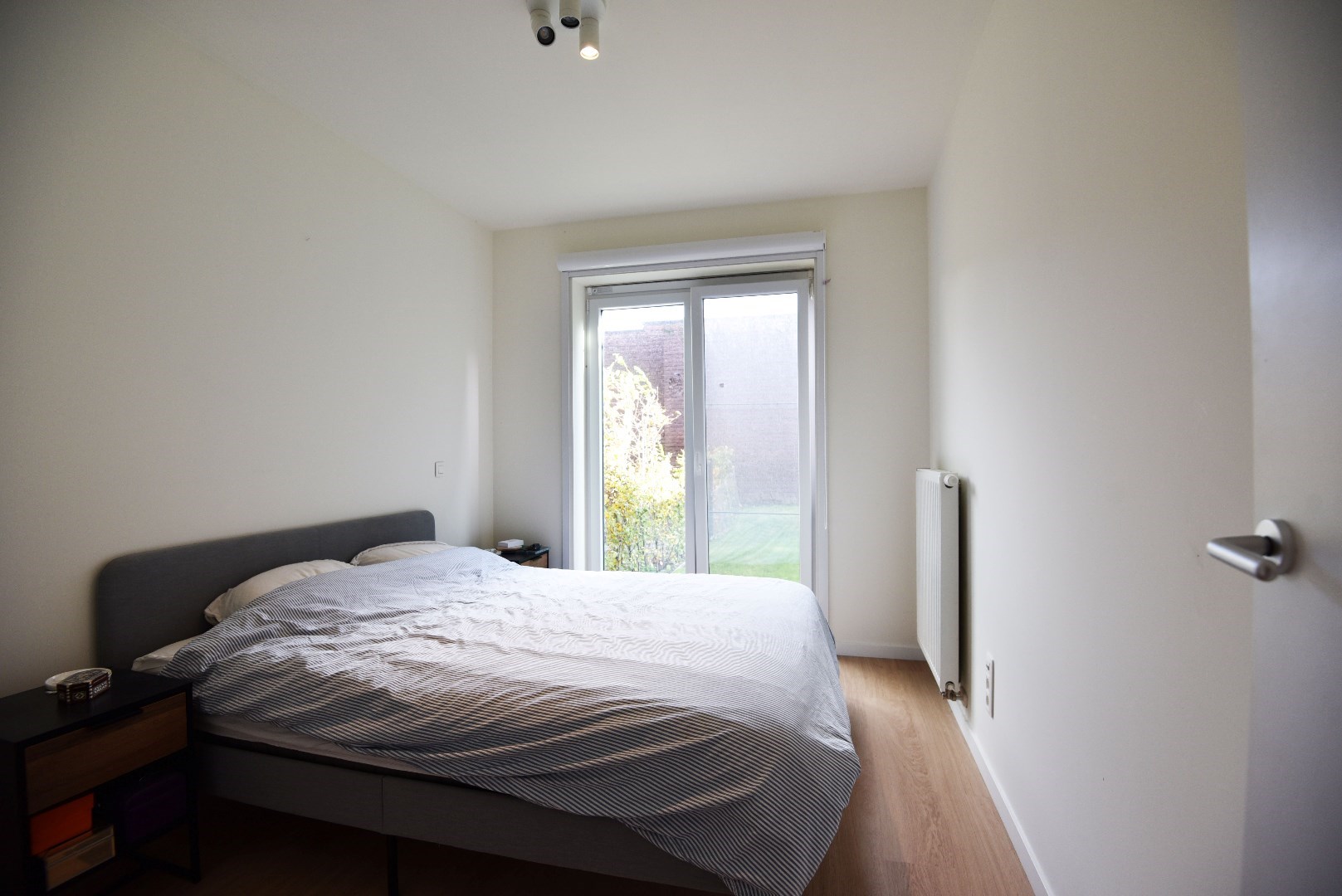 Gelijkvloers appartement met 2 slaapkamers en zonnige tuin te Maldegem centrum. 