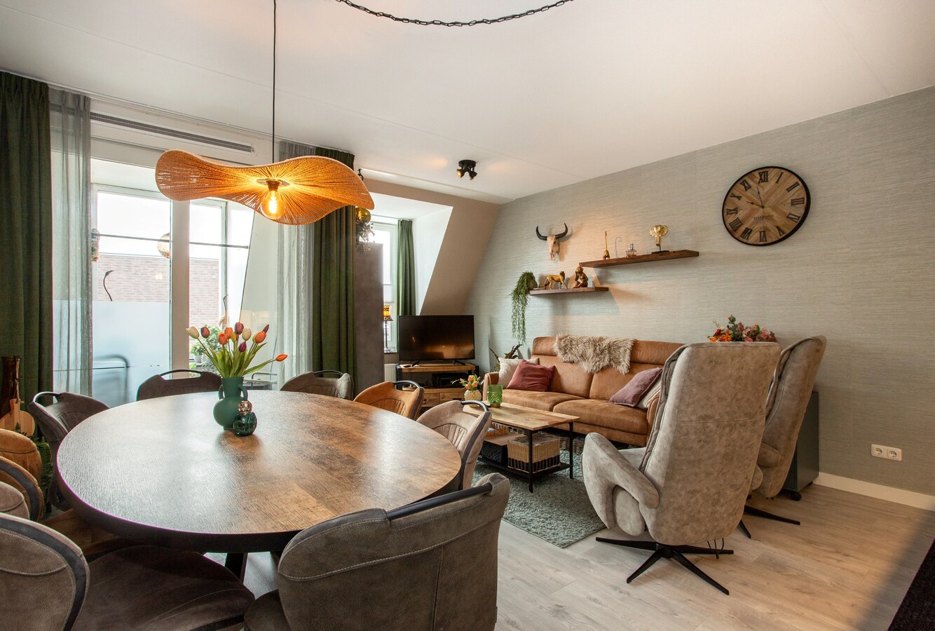 Instapklaar en modern appartement met erfpacht in hartje Bladel – mét eigen parkeerplaats en berging! 