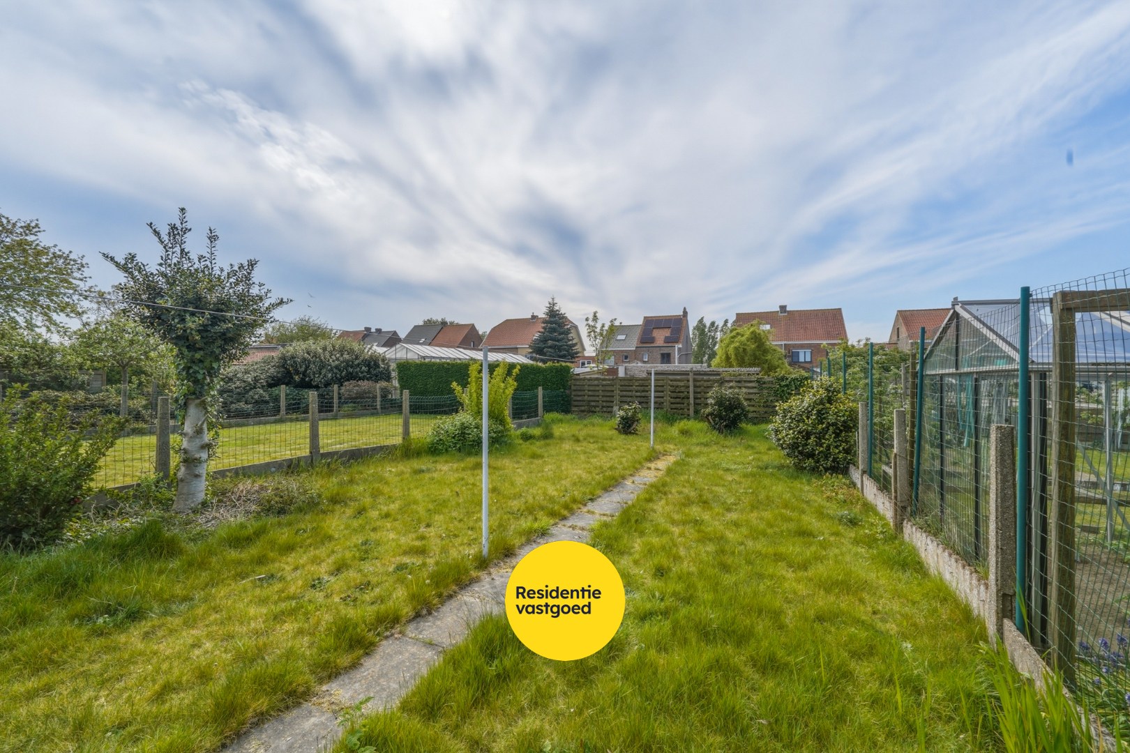 Ruime gezinswoning met tuin en garage nabij centrum Oudenburg 