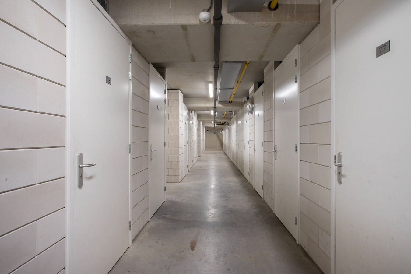 Instapklaar en modern appartement met erfpacht in hartje Bladel – mét eigen parkeerplaats en berging! 