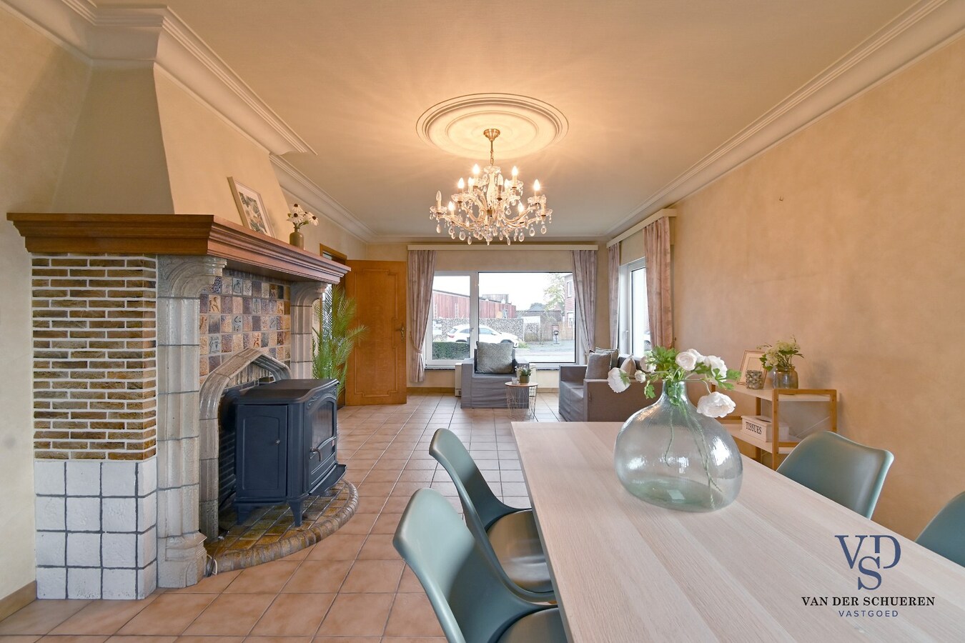 Bungalowwoning met afzonderlijke loods 