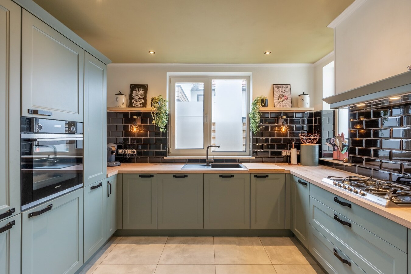 Ruime gerenoveerde woning met tuin en 3 slaapkamers in Dilsen-Stokkem. 