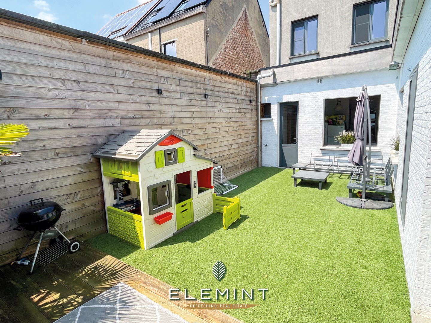 Klassevol en luxueus gerenoveerde hoekwoning op wandelafstand centrum Zwevegem 