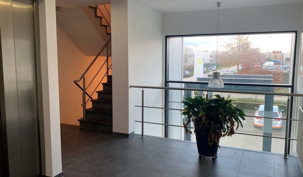 Eigentijdse kantoren te huur vlakbij E313 in Geel