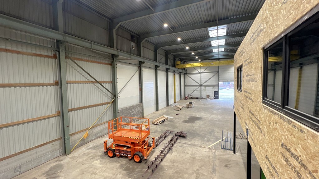 Loods met kantoor te huur in Europark-Noord te Sint-Niklaas