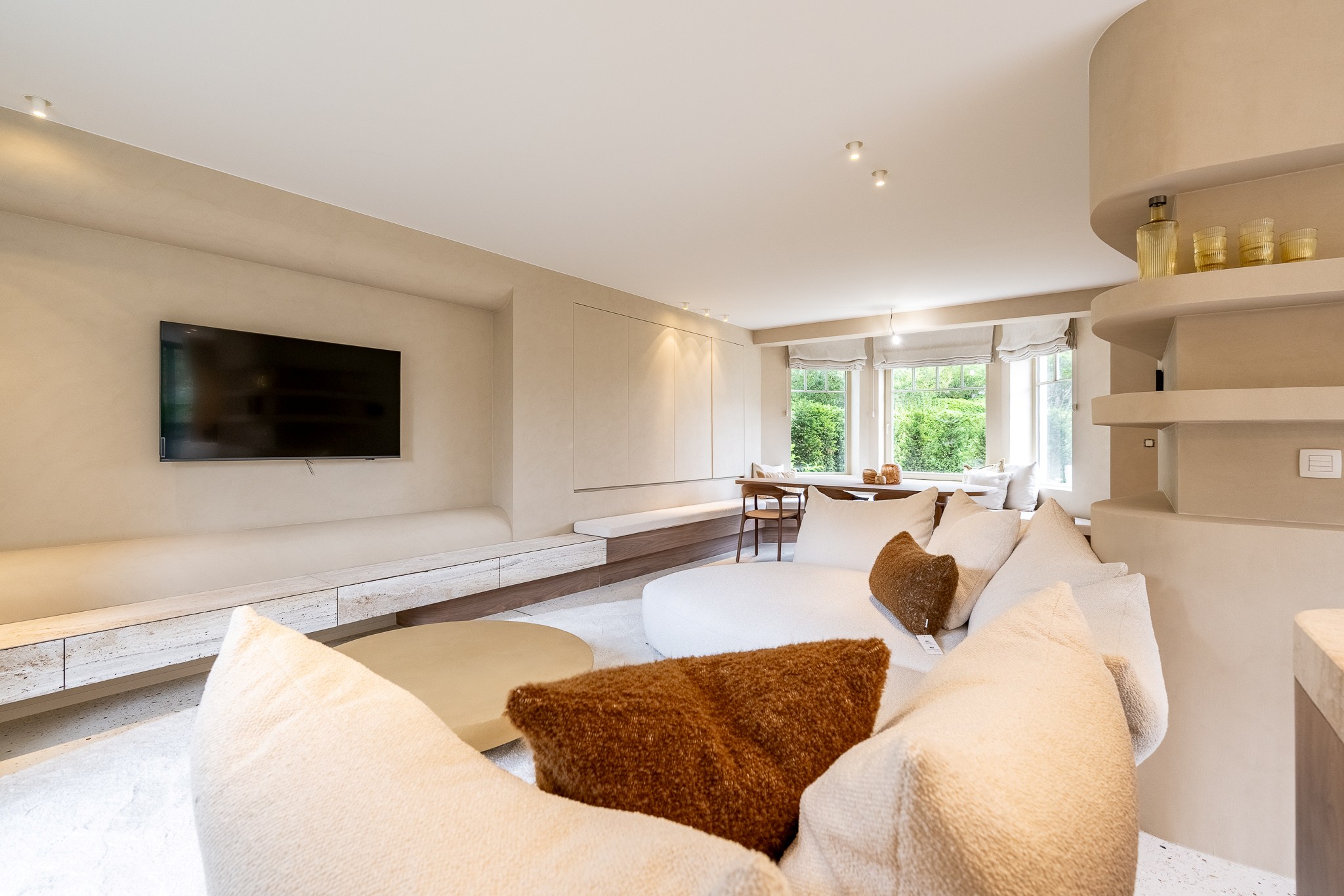 Très luxueuse et charmante villa jumelée rénovée, située à proximité du centre commercial de Knokke. 