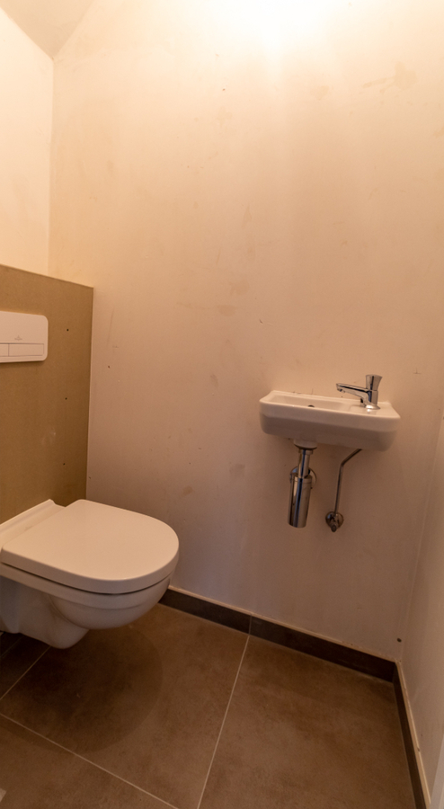 LICHTRIJKE MODERNE HALFOPEN NIEUWBOUWWONING TE OOSTDUINKERKE 