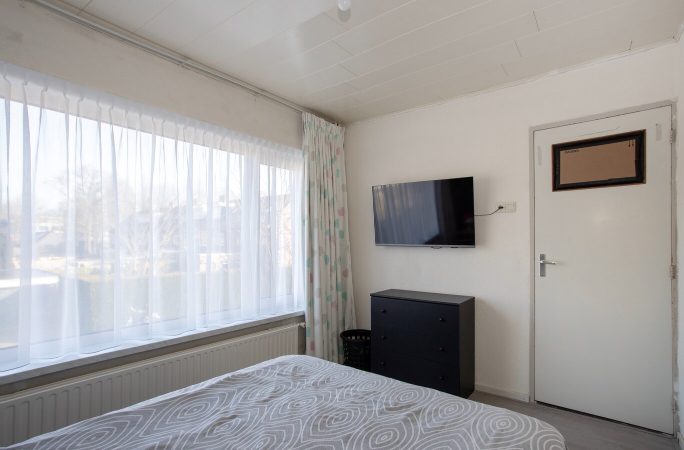 Uitgebouwde middenwoning met grote berging (28 m2) gelegen in een gewilde woonwijk in Bladel. 