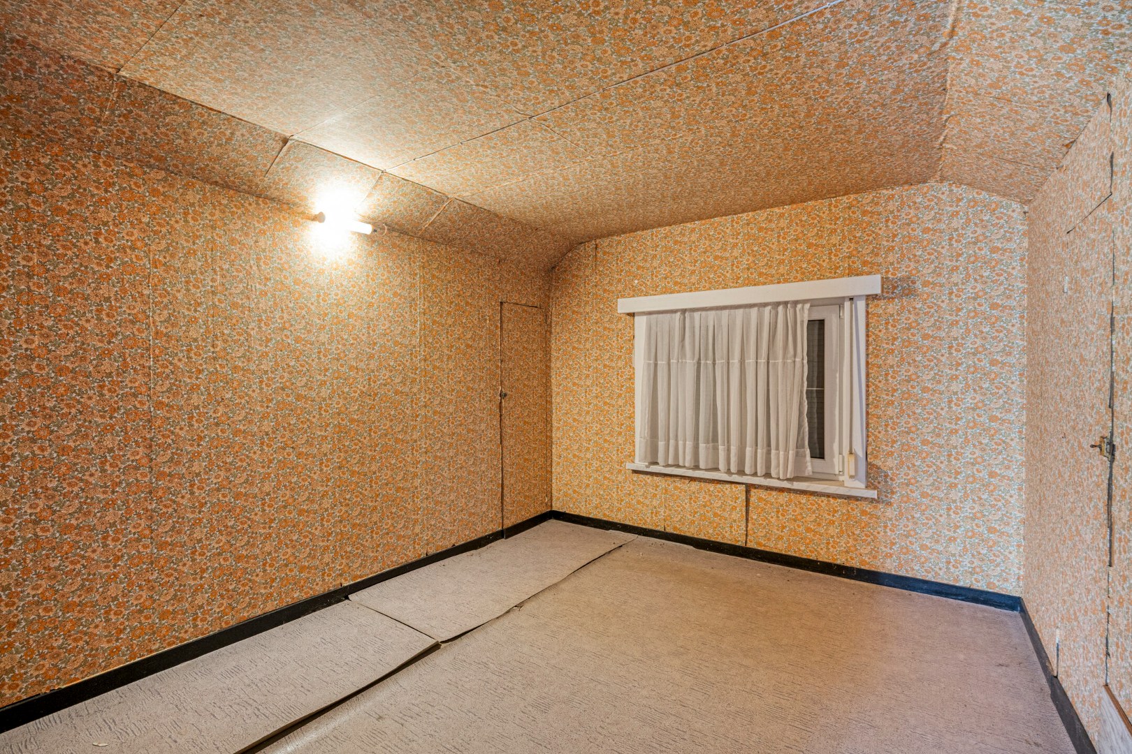 Te renoveren woning met 4 slpk. in het centrum van Geel-Winkelomheide 