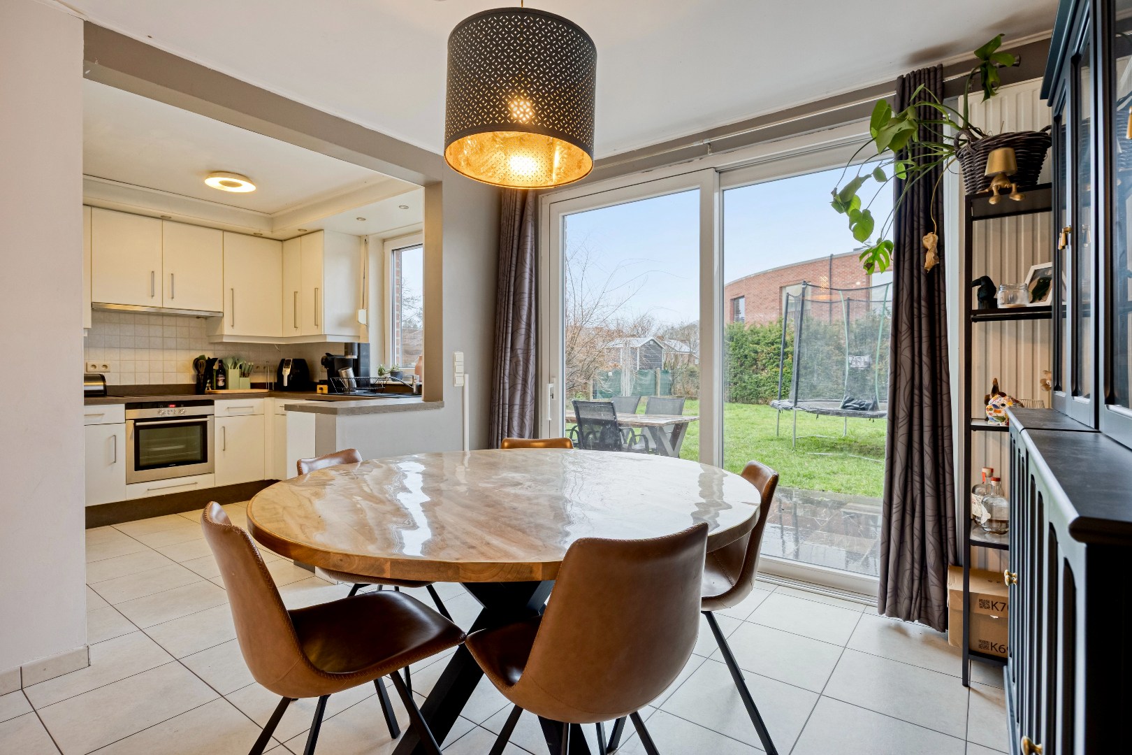 Instapklare woning te koop met 3 slpk, garage en tuin. 