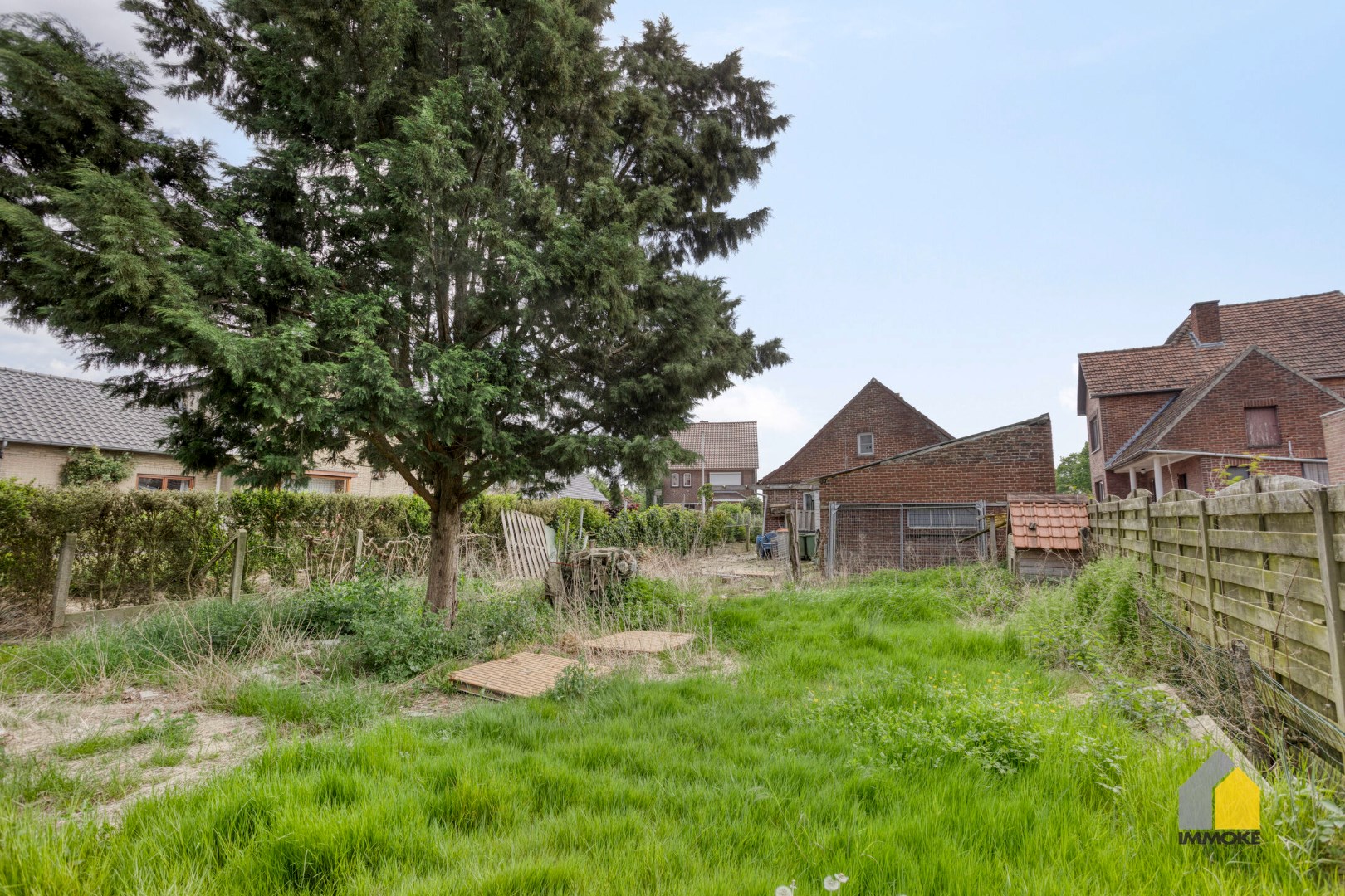 Volledig te renoveren woning op een perceel van 11 a 74 ca. 