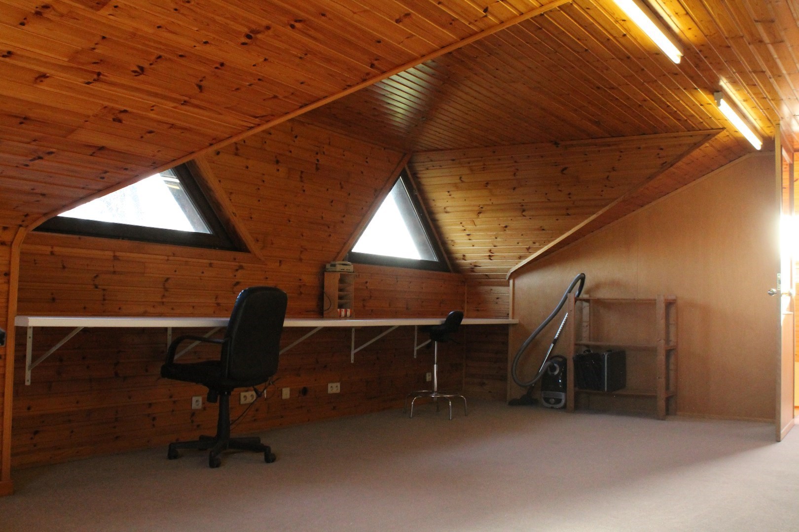 Commerciële ruimte van 134 m² met bijhorende parkingplaatsen 