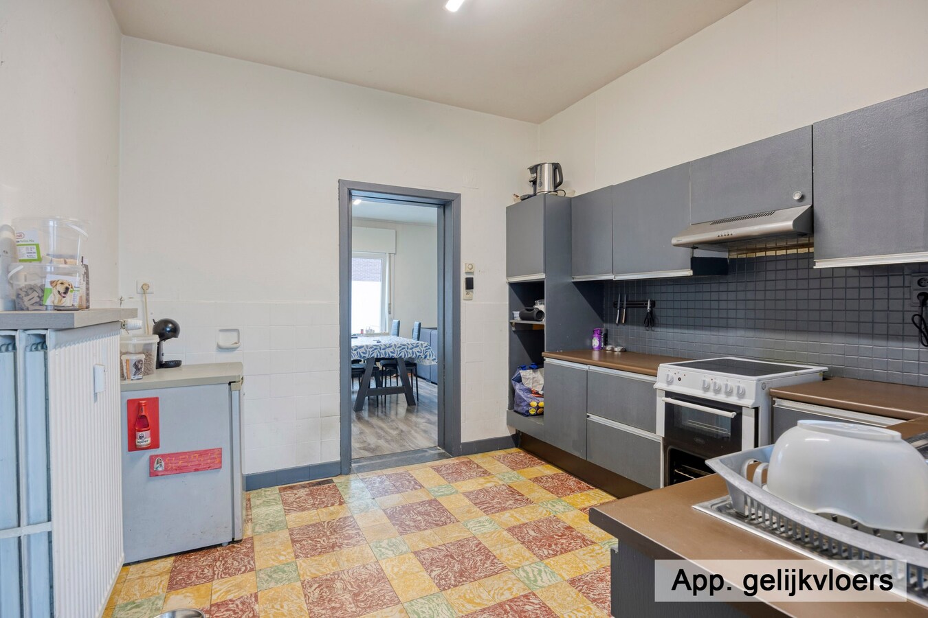 Dilsen-centrum - opbrengstpand: winkel + 2 appartementen 