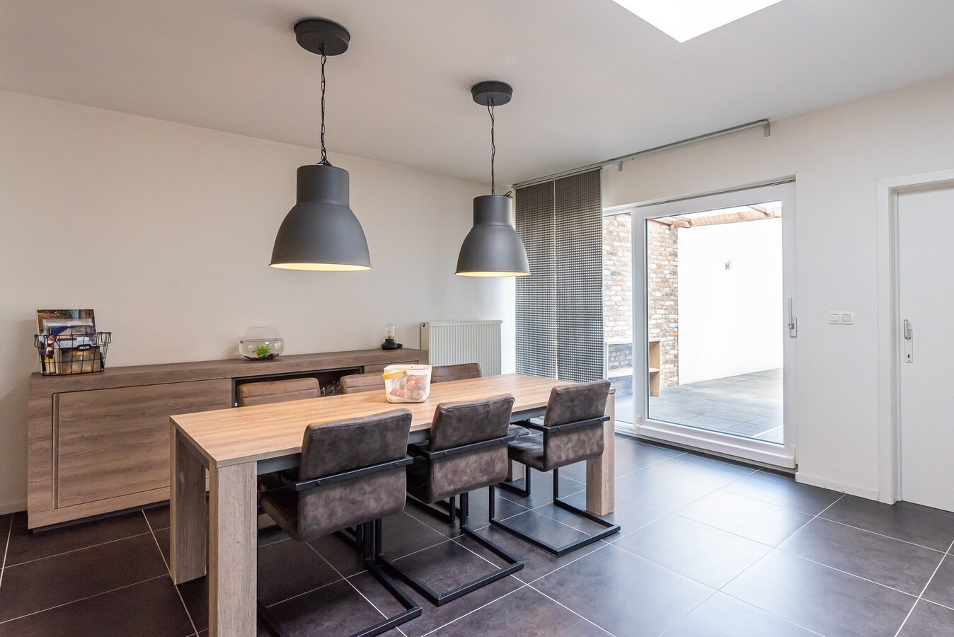 Tof ingerichte gezinwoning met privé-parking 