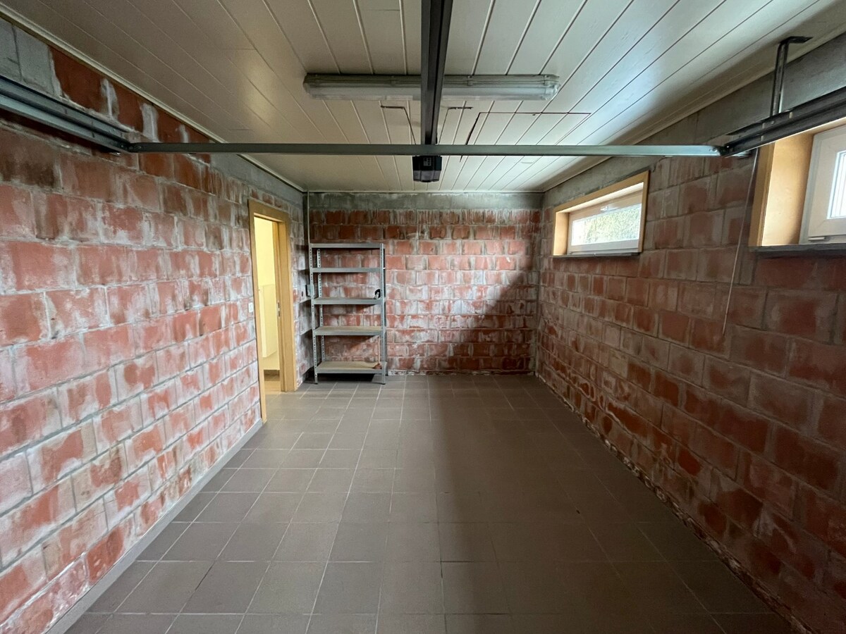 Bijzonder ruime, praktisch ingedeelde gezinswoning 