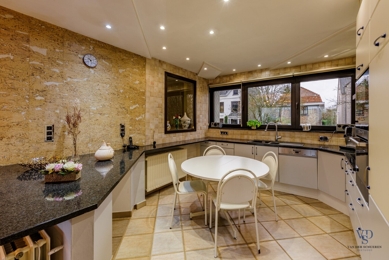 Tijdloos wonen in Gent met royale tuin 