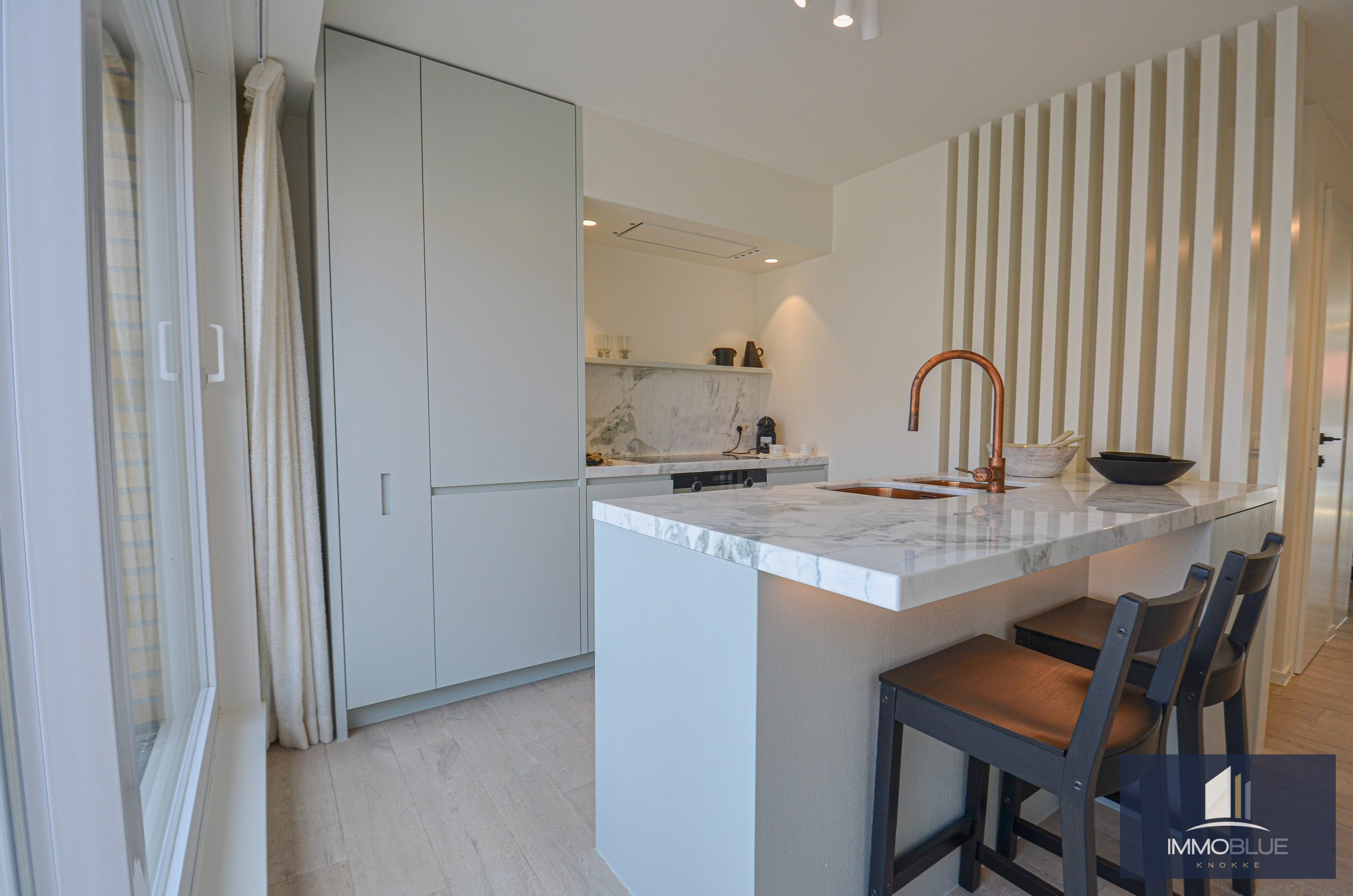 Volledig gerenoveerd appartement met twee ruime terrassen. 