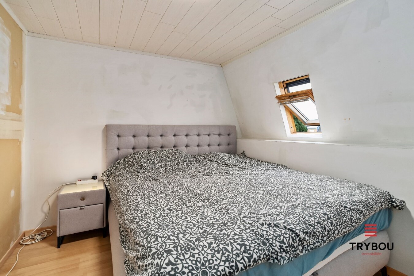 Uiterst ruime woning op het 'Stationsplein' in Merkem 