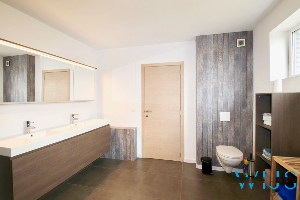 Recente ALLEENSTAANDE woning in hartje KLUIZEN 