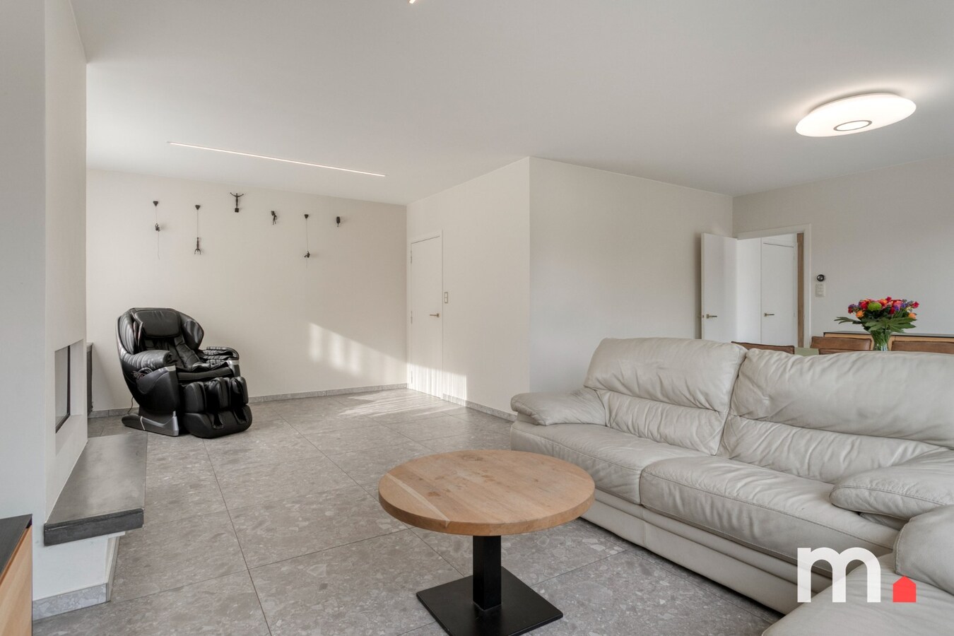 Unieke Villa te Roeselare met Zwembad en 5 slaapkamers op 987m² ! 