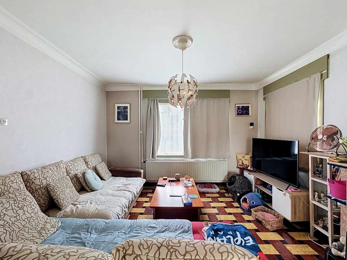 Woning met veel opbergruimte te Zomergem! 