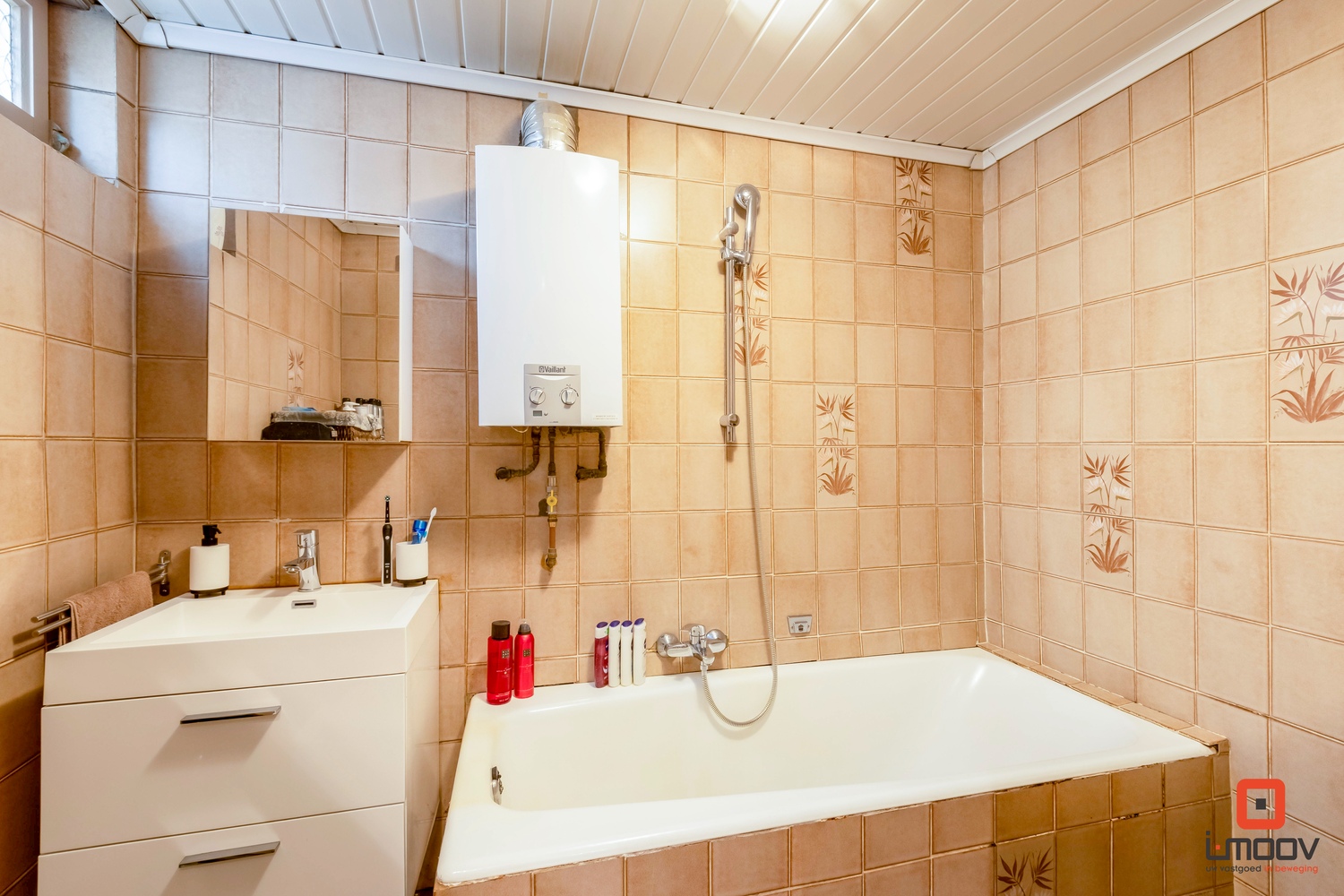 Charmante rijwoning met zeer veel mogelijkheden in Balegem! 