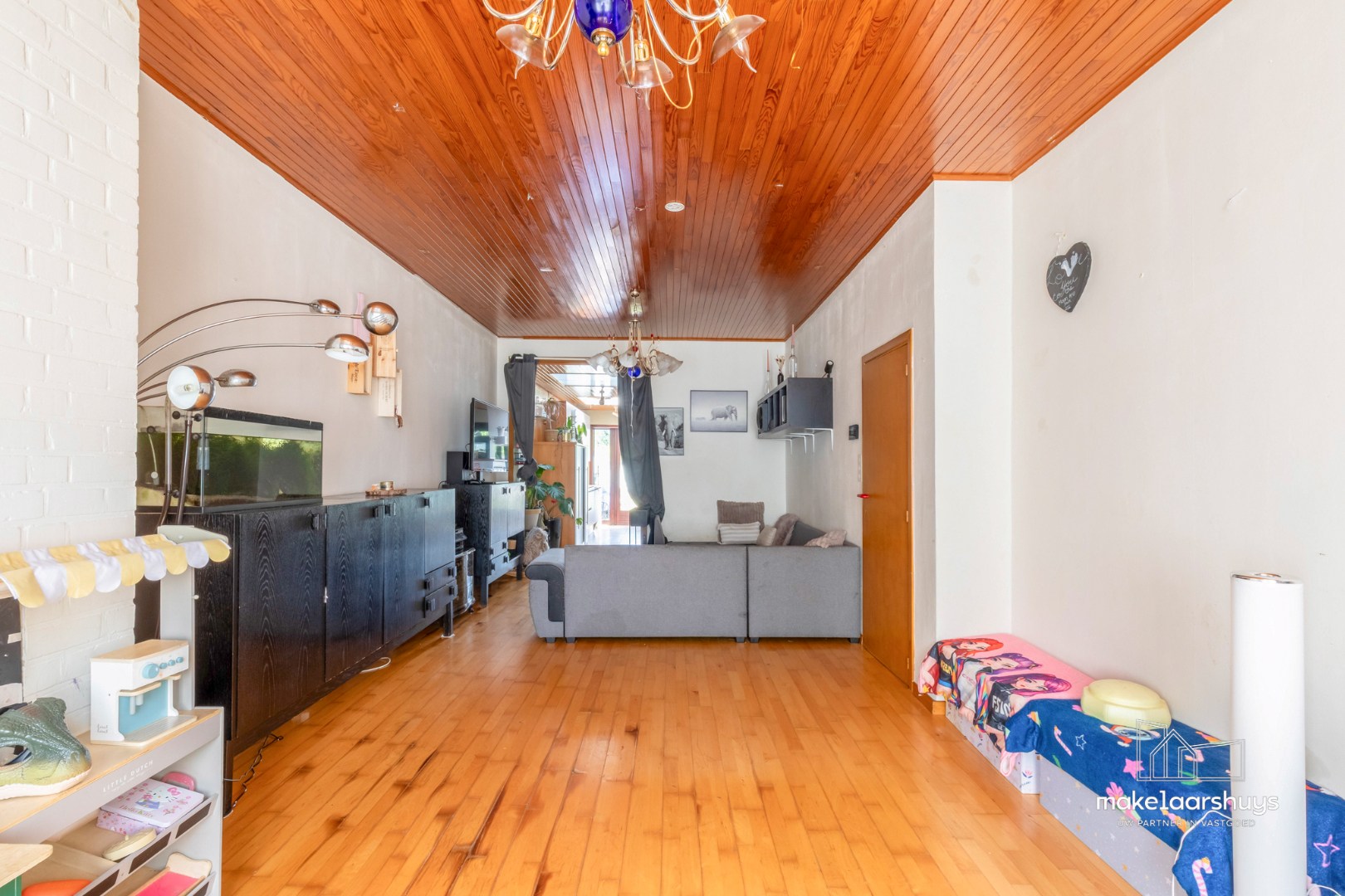 Ruime woning met 4 slpk en aangename tuin te Sint-Amandsberg 