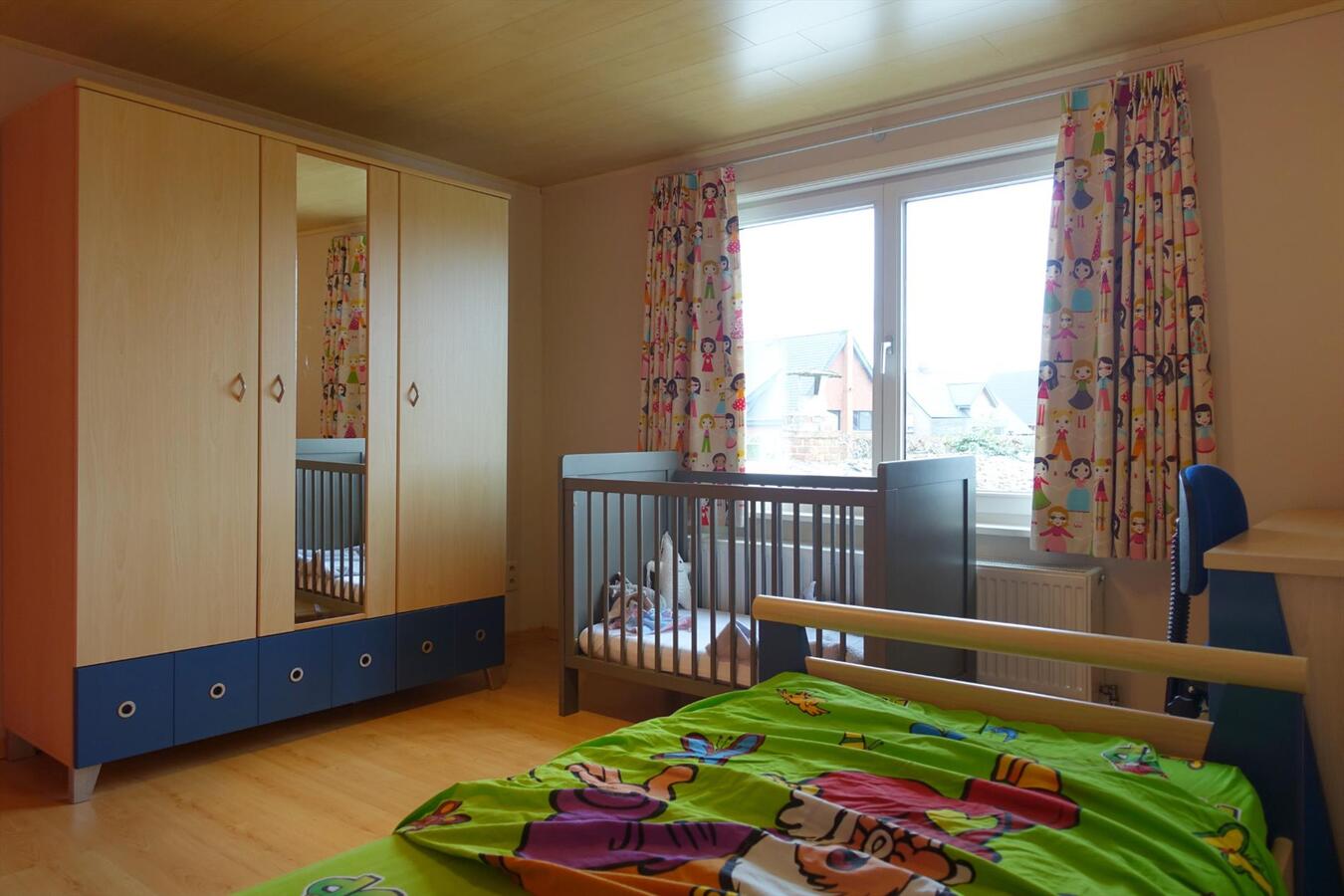 Centraal gelegen half-open woning 